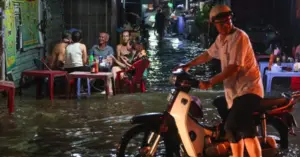 Triều cường ở TPHCM đạt đỉnh 1,85m: Nguy cơ ngập sâu diện rộng