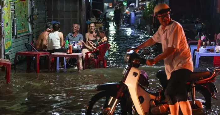 Triều cường ở TPHCM đạt đỉnh 1,85m: Nguy cơ ngập sâu diện rộng