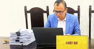 xe tải nghi cán người đi bộ