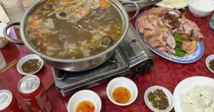 Khách tố nhà hàng Hà Giang bán lẩu gà giá cao