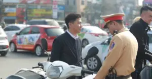 Từ 1/1/2026 khấu trừ lương nộp phạt giao thông