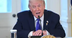 Ông Trump áp thuế với đối tác thương mại của Iran