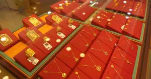 Giá vàng lao dốc mạnh sau khi lập đỉnh lịch sử tại Việt Nam