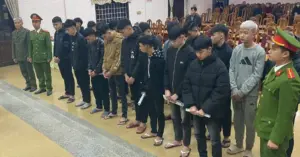 Dùng hung khí hỗn chiến: 9 thanh niên bị khởi tố