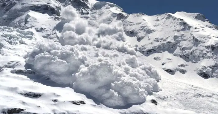 Tuyết lở nhấn chìm khu trượt tuyết đỉnh Elbrus