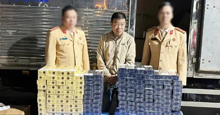 Phát hiện ô tô chở 150 cây thuốc lá ngoại không hóa đơn ở Quảng Ninh