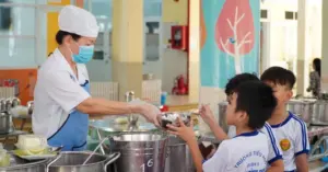 kiểm tra bếp ăn học sinh tại các bếp ăn.