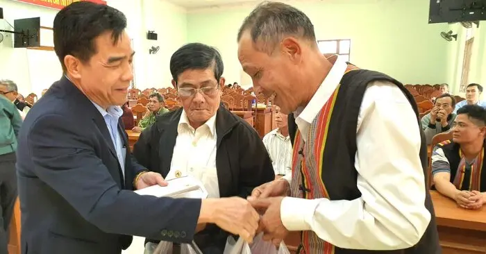 Người cao tuổi được chúc thọ 1,5 triệu đồng