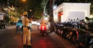 đậu xe trên vỉa hè