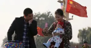 Canh bạc đánh thuế bao cao su