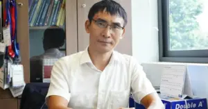Giáo sư Toán học chuyển hướng ở tuổi 50