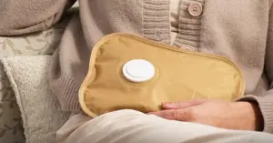 Ôm túi sưởi đi ngủ có nguy hiểm?