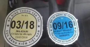 Bỏ dán tem thu phí đường bộ trên kính ô tô