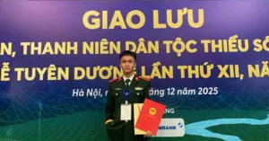 Chàng trai Pà Thẻn trúng tuyển Sỹ quan