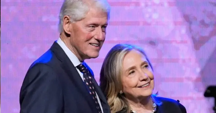 Dự luật buộc tội vợ chồng Clinton