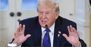 Ông Trump phủ nhận chủ quyền