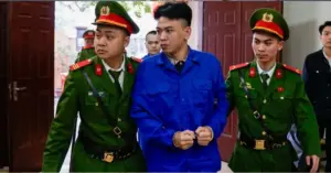 Tổng tài chỉ đạo đánh người