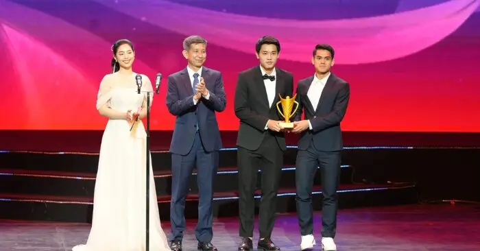 HLV Kim Sang Sik Cúp Chiến thắng: Đình Bắc tỏa sáng Gala 2025