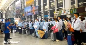 Lao động Việt Nam đi làm việc ở nước ngoài: Rút ngắn thủ tục, siết quy trình