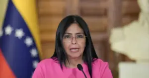 Tổng thống Trump cảnh báo lãnh đạo lâm thời Venezuela