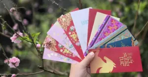 Người trẻ tìm cách hóa giải áp lực tiền lì xì ngày Tết