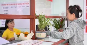 Cán bộ Việt Nam tăng cường về xã