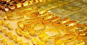 Giá vàng thế giới giảm mạnh trong khi thị trường nội địa đi ngang