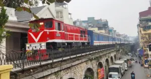 Hà Nội giảm tàu hỏa qua trung tâm để tái thiết đô thị