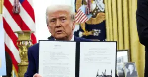 Ông Trump tìm cách lách phán quyết của Tòa tối cao về thuế quan
