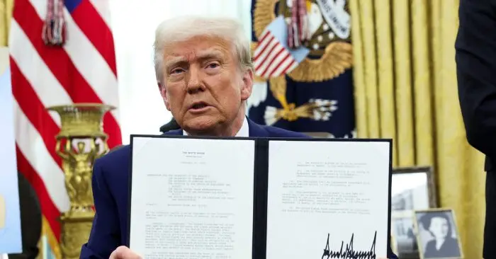 Ông Trump tìm cách lách phán quyết của Tòa tối cao về thuế quan