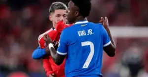 UEFA treo giò cầu thủ Benfica vì nghi án xúc phạm Vinicius Junior