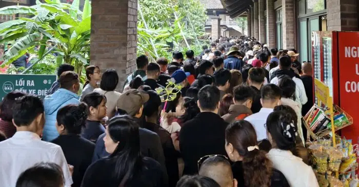 Du lịch Ninh Bình đối mặt áp lực quá tải cục bộ