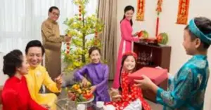 Xông đất và ranh giới giữa niềm tin