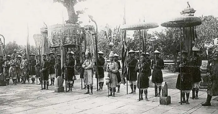 Du xuân vua triều Nguyễn