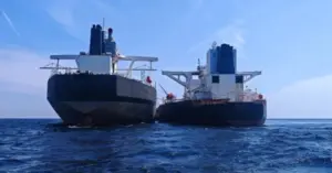 Malaysia bắt hai tàu