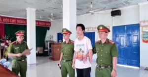 Thanh niên bị bắt khi định phá kỷ lục không mất xe ở Phú Quý