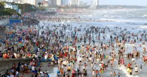 Biển Vũng Tàu kín người dịp mùng 3 Tết