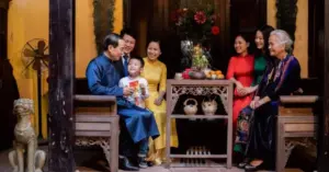 Mùng Một tết cha, mùng Hai tết mẹ - trở về nguồn cội