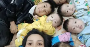 người mẹ sinh 8 con ở tuổi 32