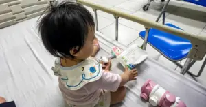 Hà Nội: Bé gái 11 tháng tuổi bị chấn động não sau vụ xô xát tại phố Lò Đúc