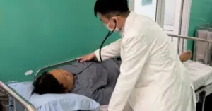 Bệnh nhân nguy kịch vì viêm gan do rượu sau chuỗi ngày nhậu liên tục