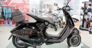Vespa 946 Horse phiên bản đặc biệt năm Bính Ngọ có giá 550 triệu đồng tại Việt Nam