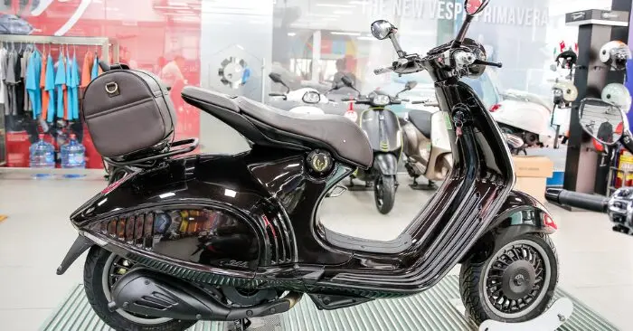 Vespa 946 Horse phiên bản đặc biệt năm Bính Ngọ có giá 550 triệu đồng tại Việt Nam