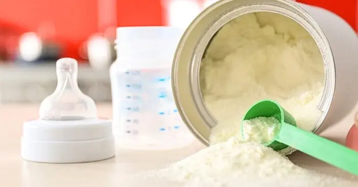 Sữa công thức chứa kim loại nặng: Phát hiện gây chấn động dư luận Mỹ