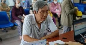 Việt Nam bắt đầu cưỡng chế nộp phạt qua lương hưu từ 2026