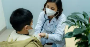 Virus RSV ở trẻ bùng phát: Chuyên gia khuyến cáo không nên chủ quan