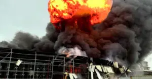 Căng thẳng Trung Đông: Iran tập kích tên lửa và đe dọa tàu sân bay Mỹ