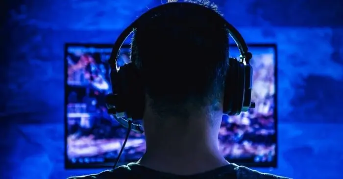 Chơi game vỡ mạch máu não sau 4 ngày