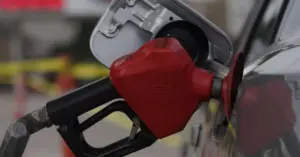 Giá dầu diesel tăng nhanh hơn xăng giữa căng thẳng Iran