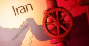 Xung đột Iran khiến giá dầu và vàng biến động mạnh toàn cầu